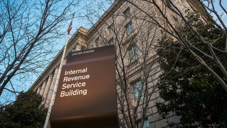 1 million Americans to receive checks from the IRS. How to know if you’re eligible