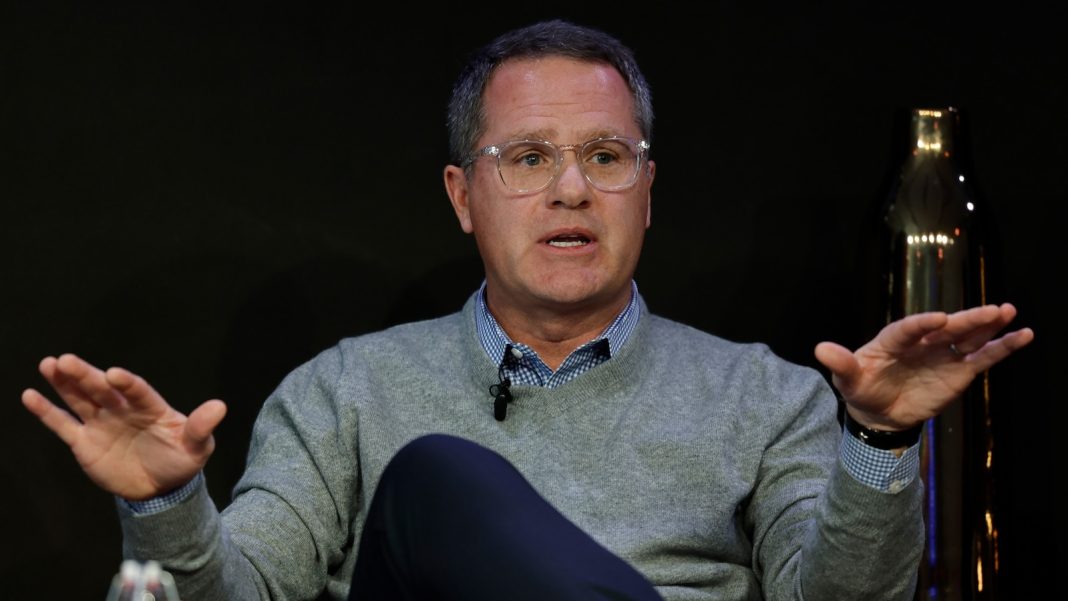 Trump meets with CEO of Walmart at Mar-a-Lago