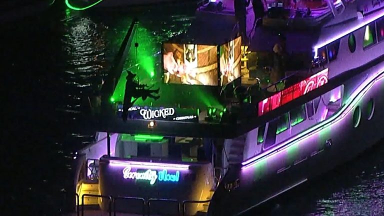 WATCH:  Newport Beach Christmas Boat Parade kicks off with dazzling lights and decorations