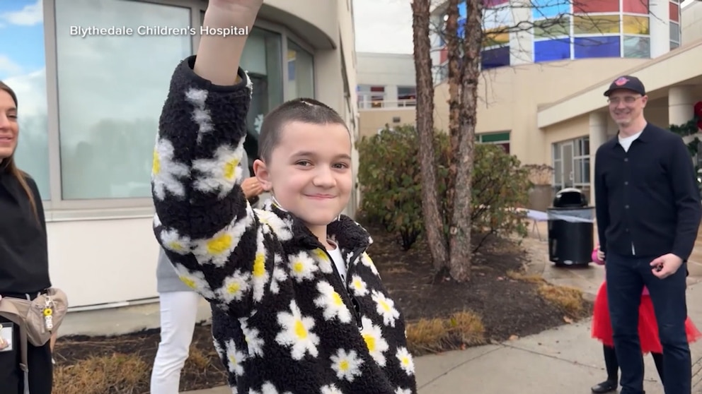 Video Holiday MIRA-cle: Girl who had near-fatal brain injury goes ‘Ho Ho Home’