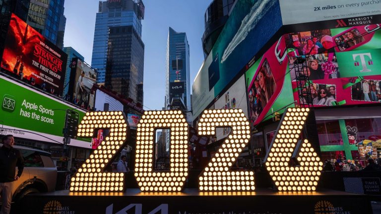 New Year’s Eve weather forecast, from rain in the West to snow in the East