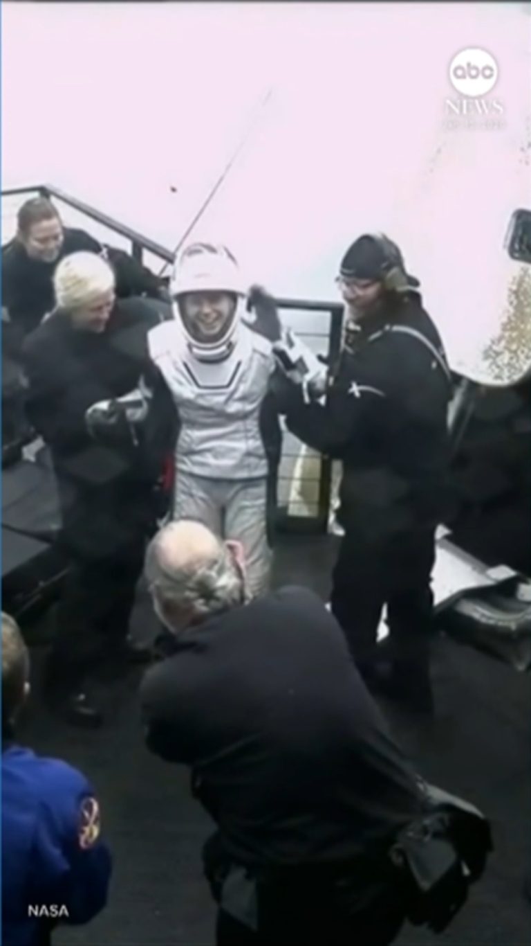 Video Astronauts return to Earth after first-ever medical evacuation from ISS