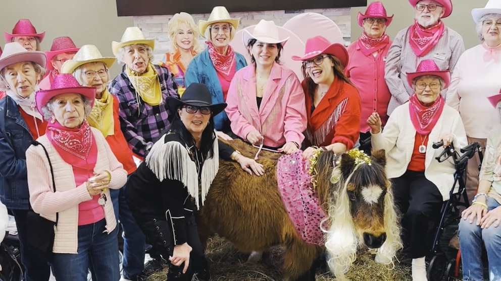 Video Senior celebration for queen of country music