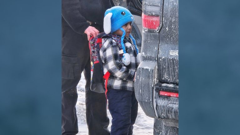Top ICE official accuses father of detained 5-year-old of ‘abandoning his child’