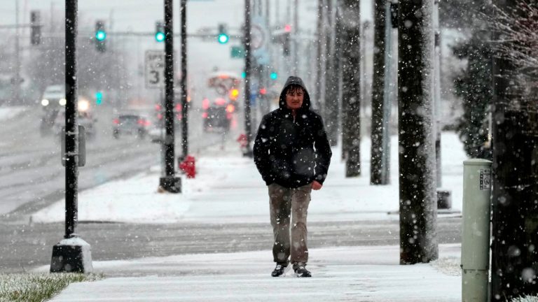 How to stay safe in the cold: What to know about frostbite, hypothermia