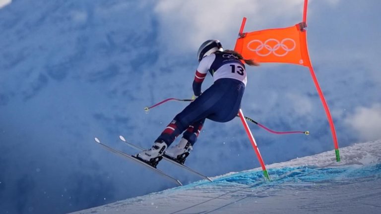 WATCH:  Lindsey Vonn's heartbreak as she crashes during race, airlifted to hospital