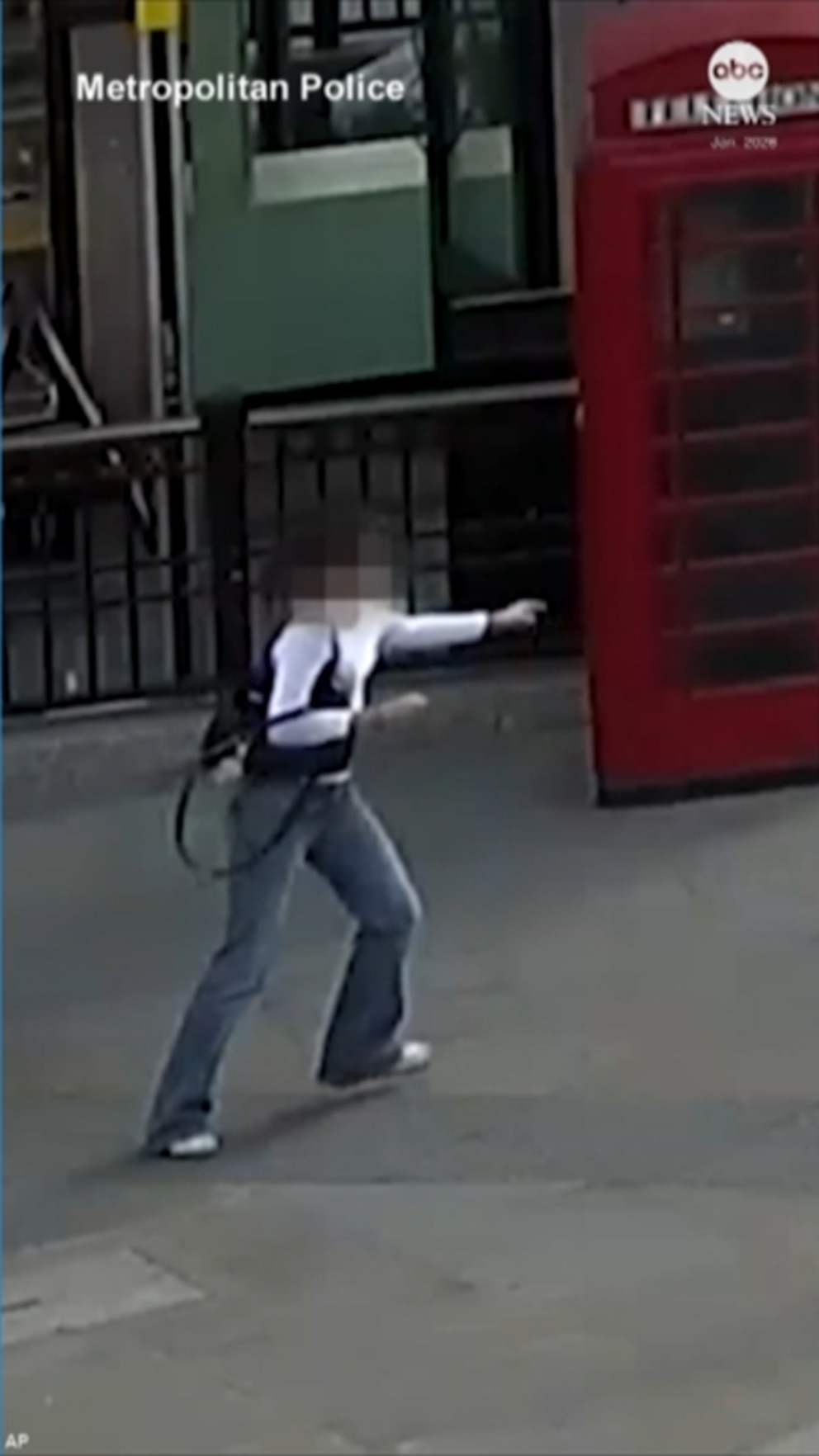 WATCH: London police battle epidemic of phone snatching