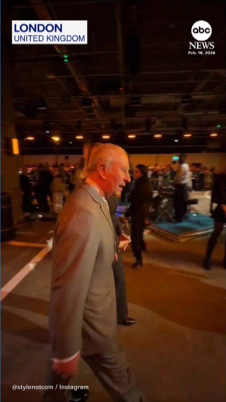 Video King Charles arrives at London Fashion Week show after arrest of his brother