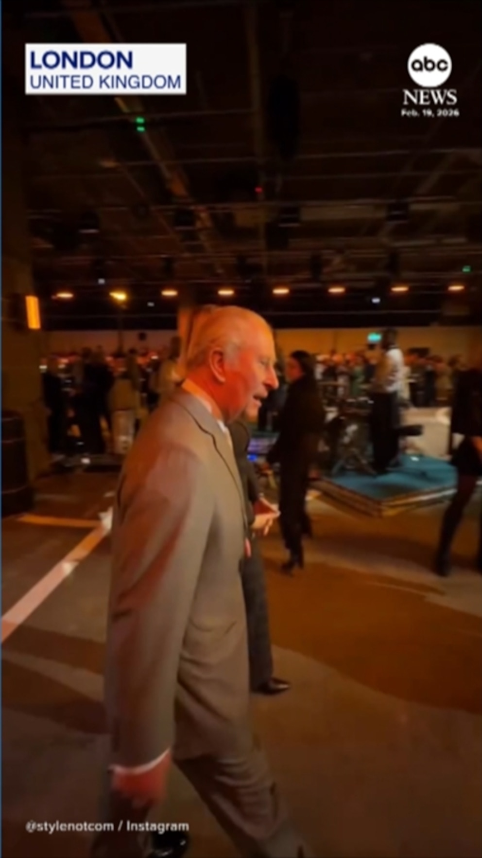Video King Charles arrives at London Fashion Week show after arrest of his brother