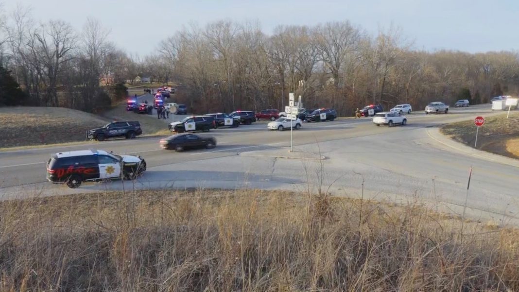 2 Missouri deputies fatally shot, 2 injured as suspect opens fire, sheriff says